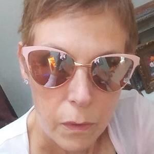 Meet your Posher, Adrienne